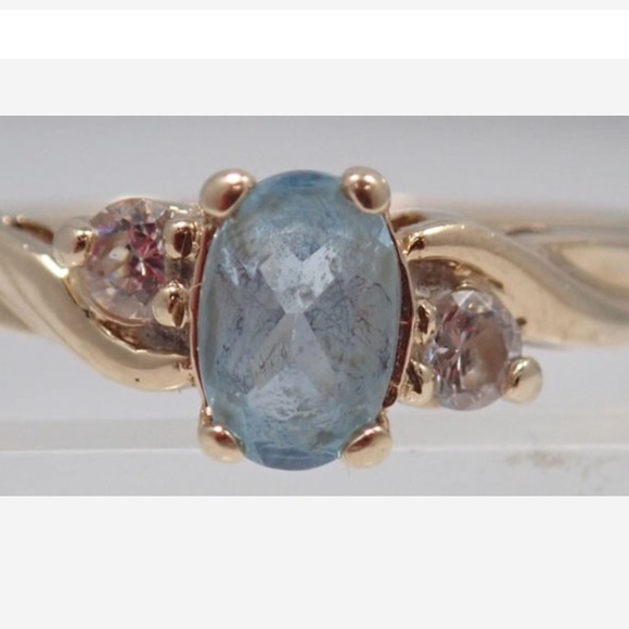 Jewelry - Preloved Solid 10K Topaz/ Crystal Accents Ring